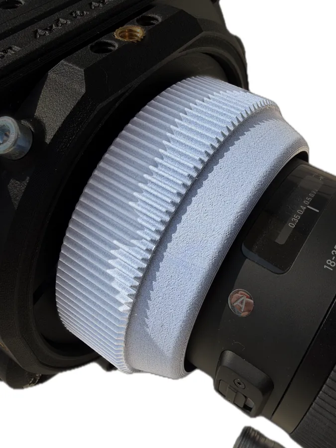 Lens focus gear